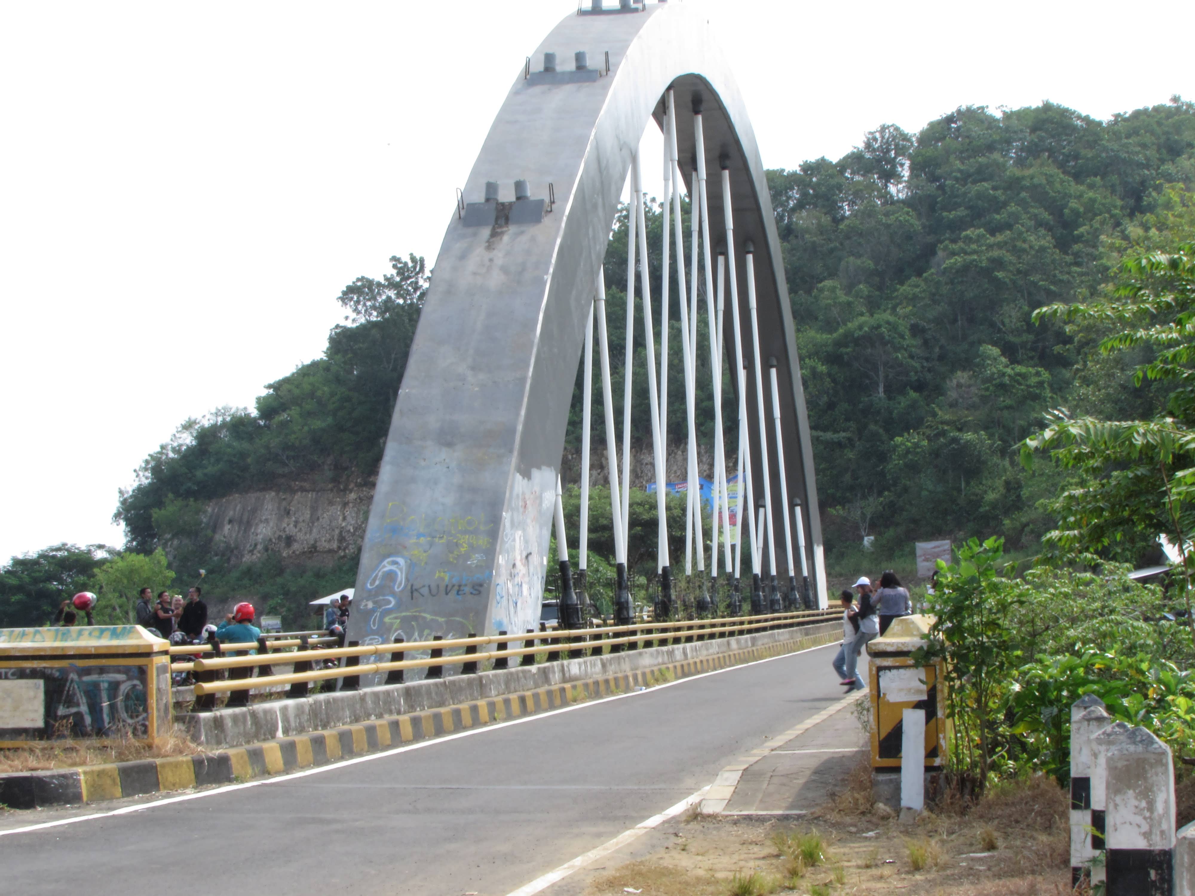 Tempat Selfie Menarik Jembatan Bajul Mati Malang