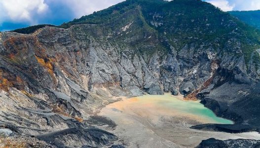 Cerita Dongeng Pendek Sangkuriang dan Asal Usul Gunung Tangkupan Perahu