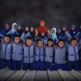 foto bersama siswa wali kelas